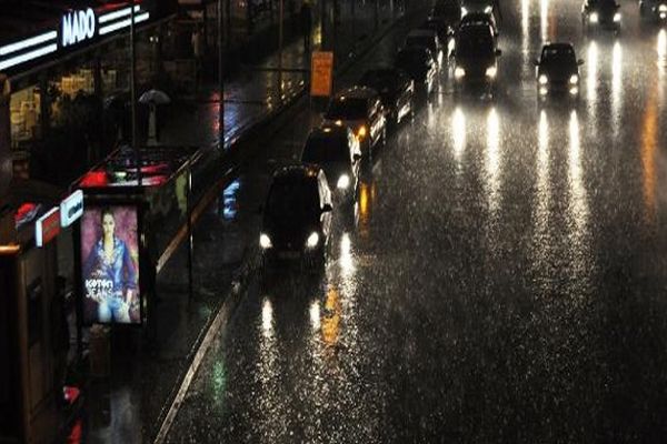 İstanbul&#039;da yağmur etkili oldu