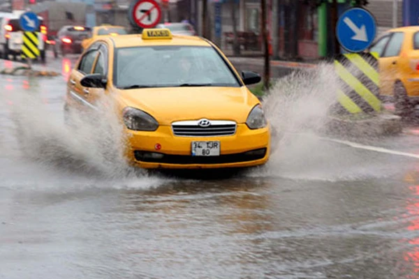 İstanbul'a beklenen yağmur geldi