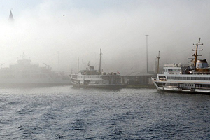 İstanbul&#039;da deniz ulaşımına sis engeli