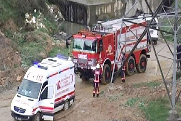 İtfaiye hem genci hem de ambulansı kurtardı