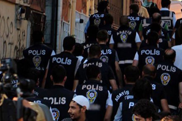 İzmir'de dev operasyon! 300 polis katıldı