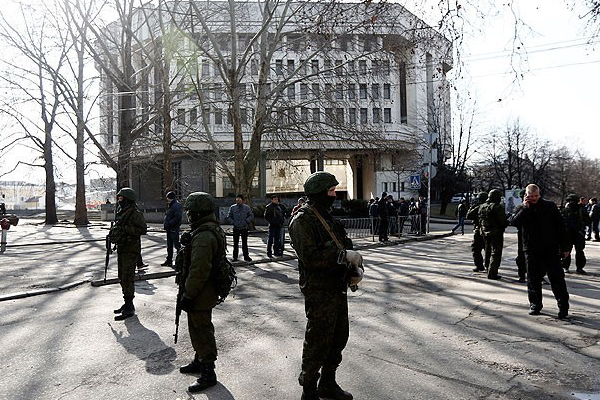 Kırım'daki referandumda oy verme işlemi başladı