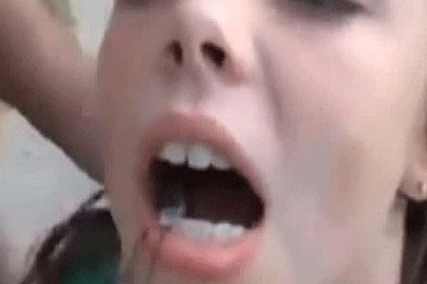 İnanılır gibi değil! Kendi kızına bunu yaptı