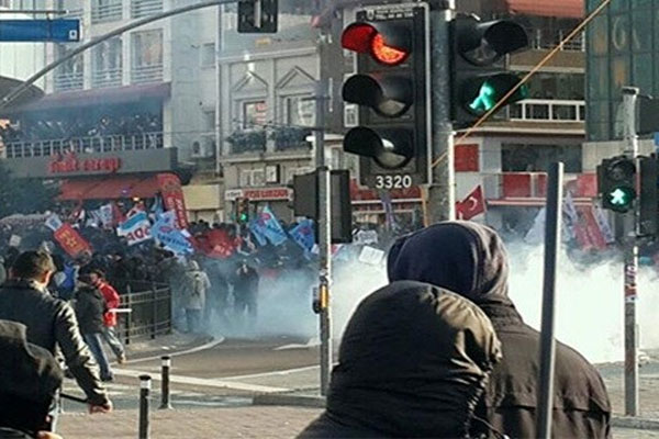 Kadıköy&#039;de eylemcilere polis müdahalesi