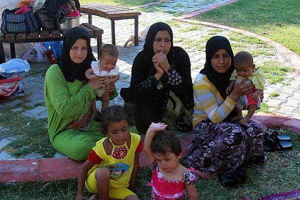 Suriye&#039;de savaş kadın ve kız çocuklarını da vurdu