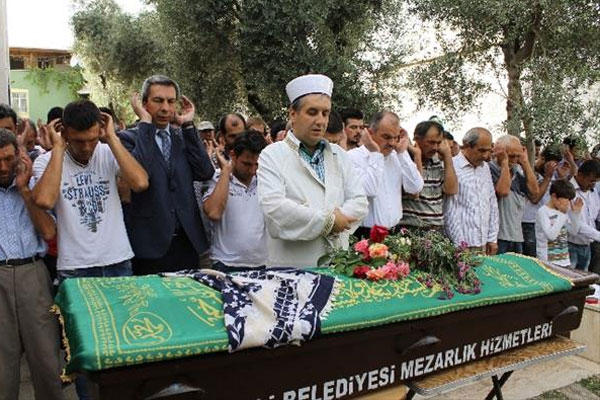 Denizli&#039;deki patlamada hayatını kaybeden kadın toprağa verildi