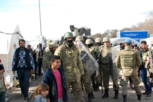 Ezidilerin kampını basan jandarma bakın ne ile karşılaştı