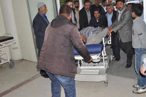 Kamyonet devrildi, 5 kişi yaralandı