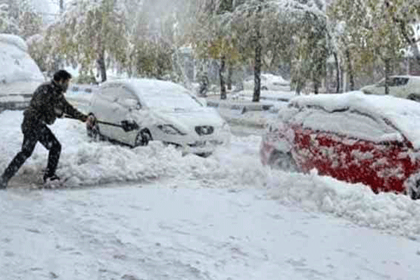 Kar erken geldi! Köy yolları kapandı