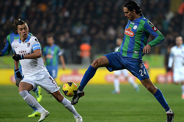 Çaykur Rizespor-Trabzonspor karşılaşması 0-0 sona erdi