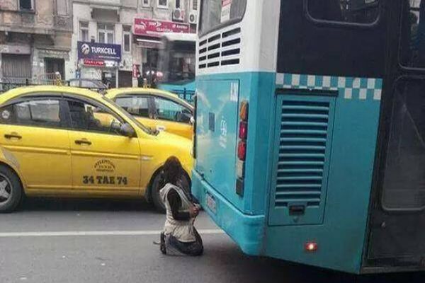 Taksim&#039;de insanın içini sızlatan görüntü