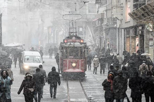 8 Ocak Perşembe İstanbul'da okullar kar tatili edildi