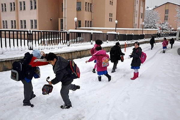 Kar yağışı nedeniyle 4 ilde okullar tatil edildi