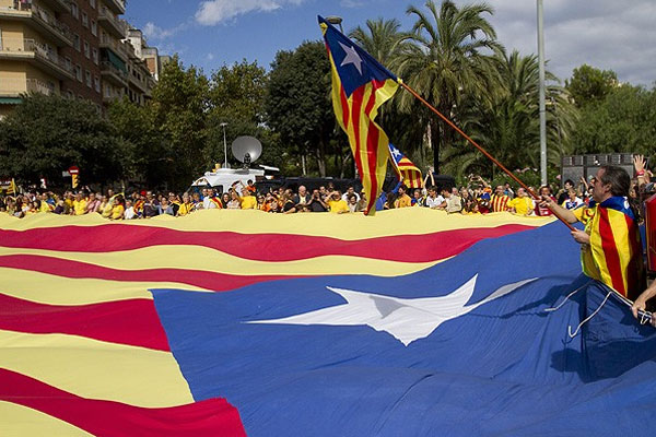 Katalanlar İspanyol hükümetini şikayet etti