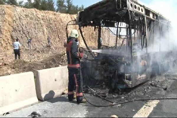 Halk otobüsünde korkunç yangın, 4 ölü 6 yaralı