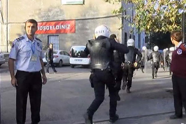 İstanbul Üniversitesi'nde olay, 17 gözaltı