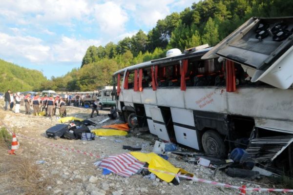Antalya&#039;da katliam gibi kaza! Çok sayıda ölü ve yaralı var