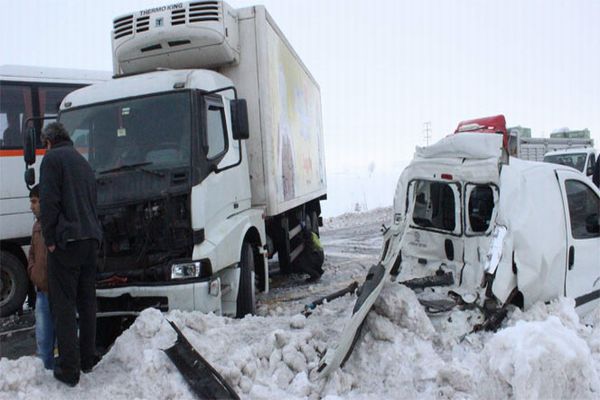 Eskişehir’de zincirleme trafik kazası, 43 yaralı