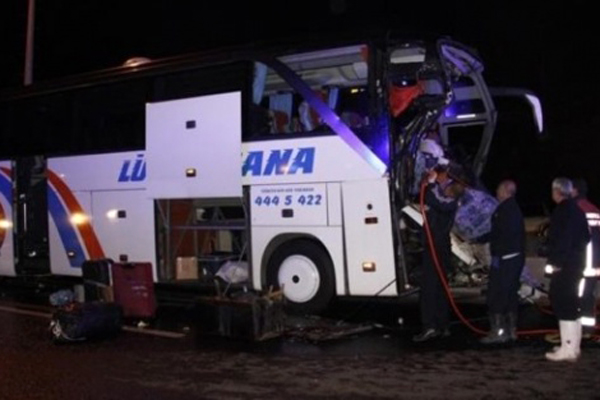 Ankara'da korkunç kaza: 2 ölü, 30 yaralı