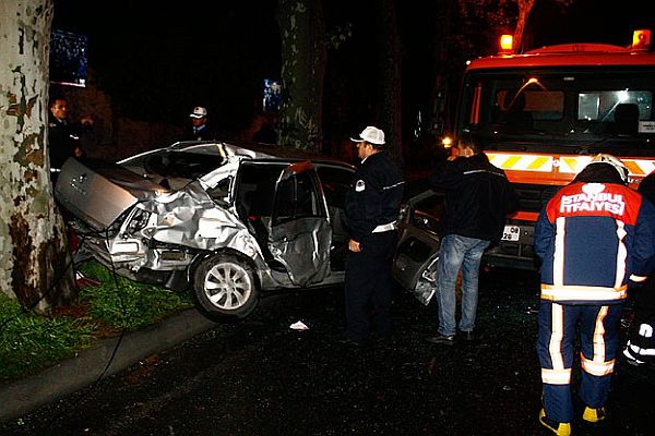 Beşiktaş&#039;ta trafik kazası, 1 ölü, 3 yaralı