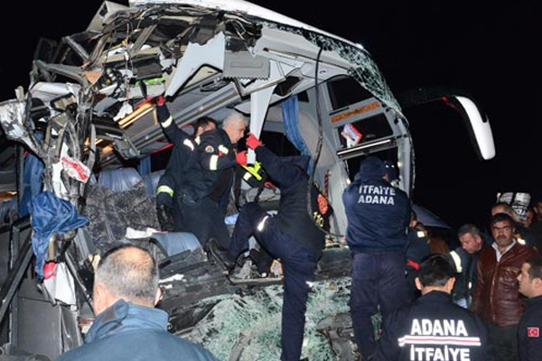 Yolcu otobüsünde dehşet, 2 ölü 12 yaralı