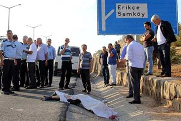 İki araç çarpıştı yaya öldü