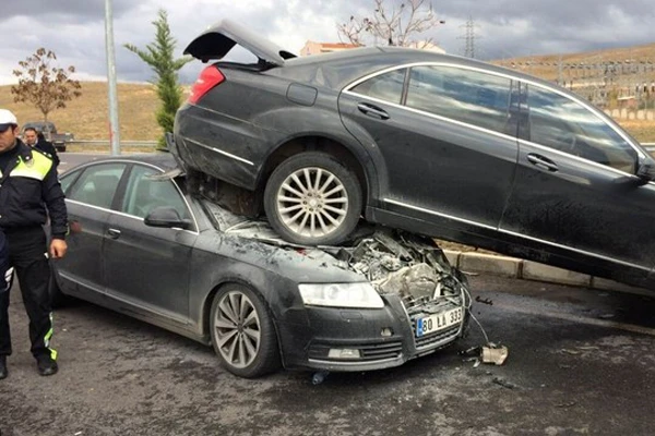 MHP lideri Bahçeli’nin konvoyunda kaza, 3 yaralı