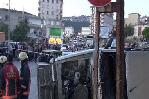 Asker konvoyunda kaza, 5 yaralı