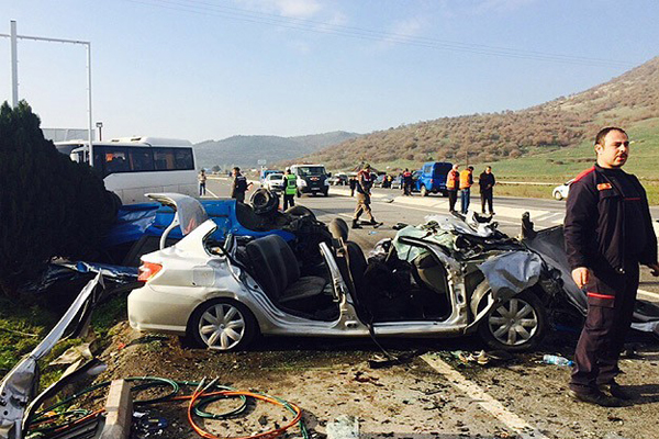 İzmir'de katliam gibi kaza, 6 ölü