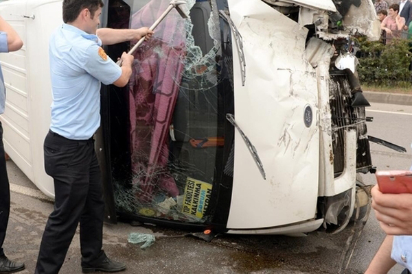 Trabzon'da zincirleme trafik kazası, 11 yaralı