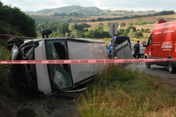 Kocaeli&#039;nde kaza, 3 kişi öldü 1&#039;i ağır 5 kişi de yaralandı