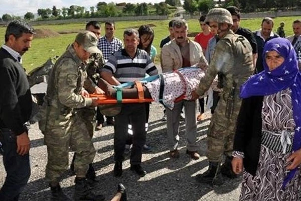 Askeri araç kaza yaptı, yaralılar var