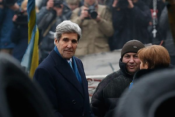 Kerry, &#039;Ukrayna halkının yanında olacağız&#039;