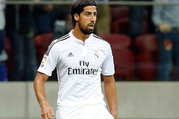 Khedira, dizinden ameliyat oldu