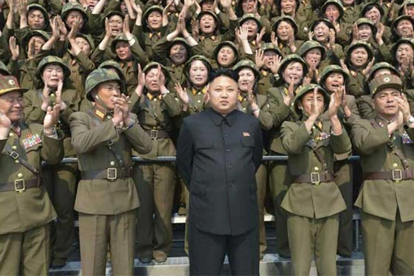 Dünya Kim Jong-un'u hayretle izliyor, bu kez bakın ne yaptı