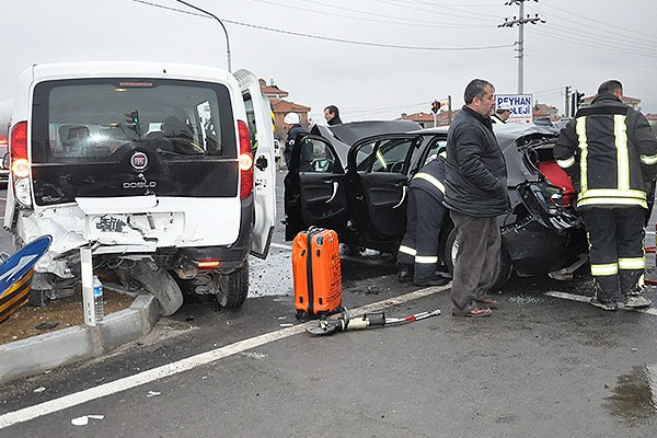 Konya&#039;da zincirleme kaza, 7 kişi yaralandı