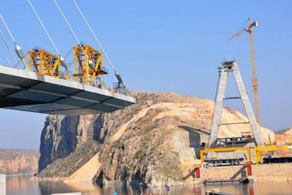 Türkiye&#039;nin en uzun 3. asma köprüsünde sona doğru