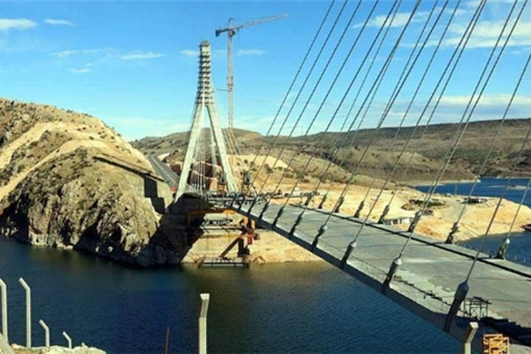 Türkiye&#039;nin 3. büyük köprüsünde sona yaklaşıldı