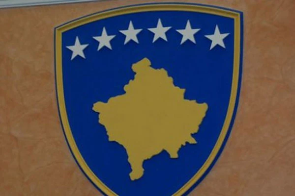 Kosova'nın ilk başörtülü vekili oldu