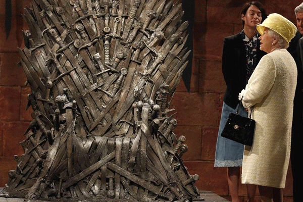 Kraliçe Elizabeth&#039;ten Game of Thrones setine ziyaret