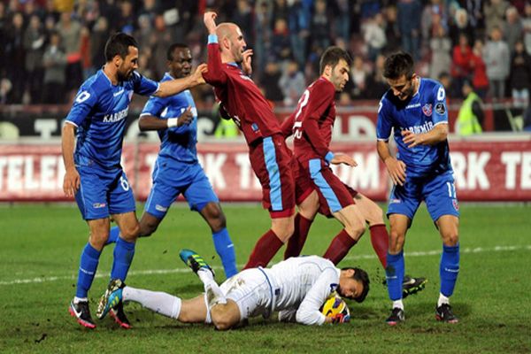 Karabükspor 0 - 1 Trabzonspor ilk yarı maç sonucu