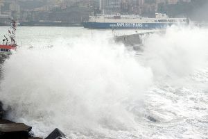 Kuzey Ege&#039;de kuvvetli fırtına uyarısı