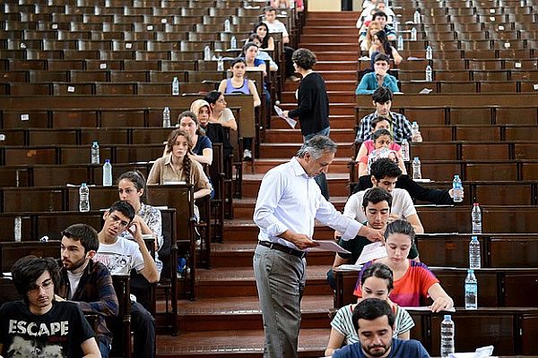 LYS&#039;ye girecek öğrenciler az da olsa kaygı yaşamalı