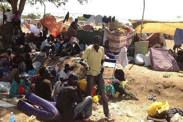 Binlerce mülteci Sudan&#039;a akın ediyor