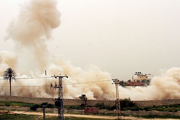 Mısır ordusu 6 tüneli bombaladı