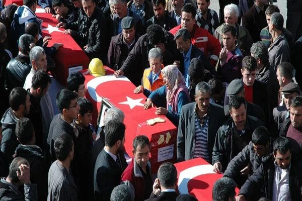 Madenciler son yolculuğuna uğurlandı