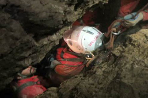 Mağarada mahsur kalan Alman araştırmacı 12 gün sonra kurtarıldı