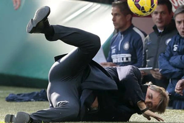 Mancini, kendini bir anda yerde buldu