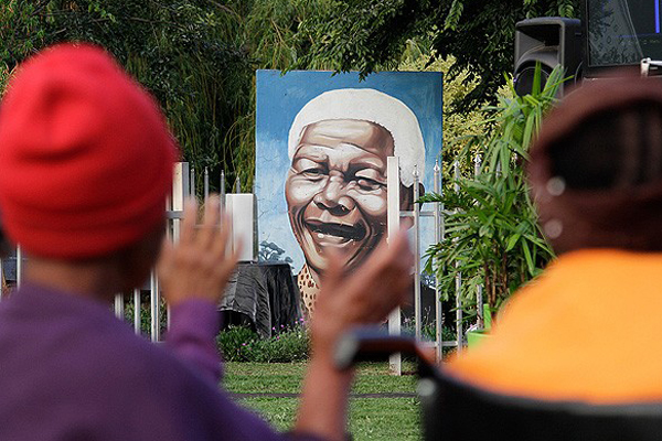 Mandela ölümünün 1. yılında anılıyor
