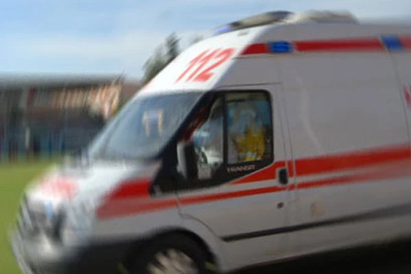 Otomobil devrildi, 7 kişi yaralandı